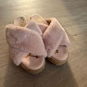✨SAM EDELMAN PINK SOFT FUZZY PLATFORM SANDALS